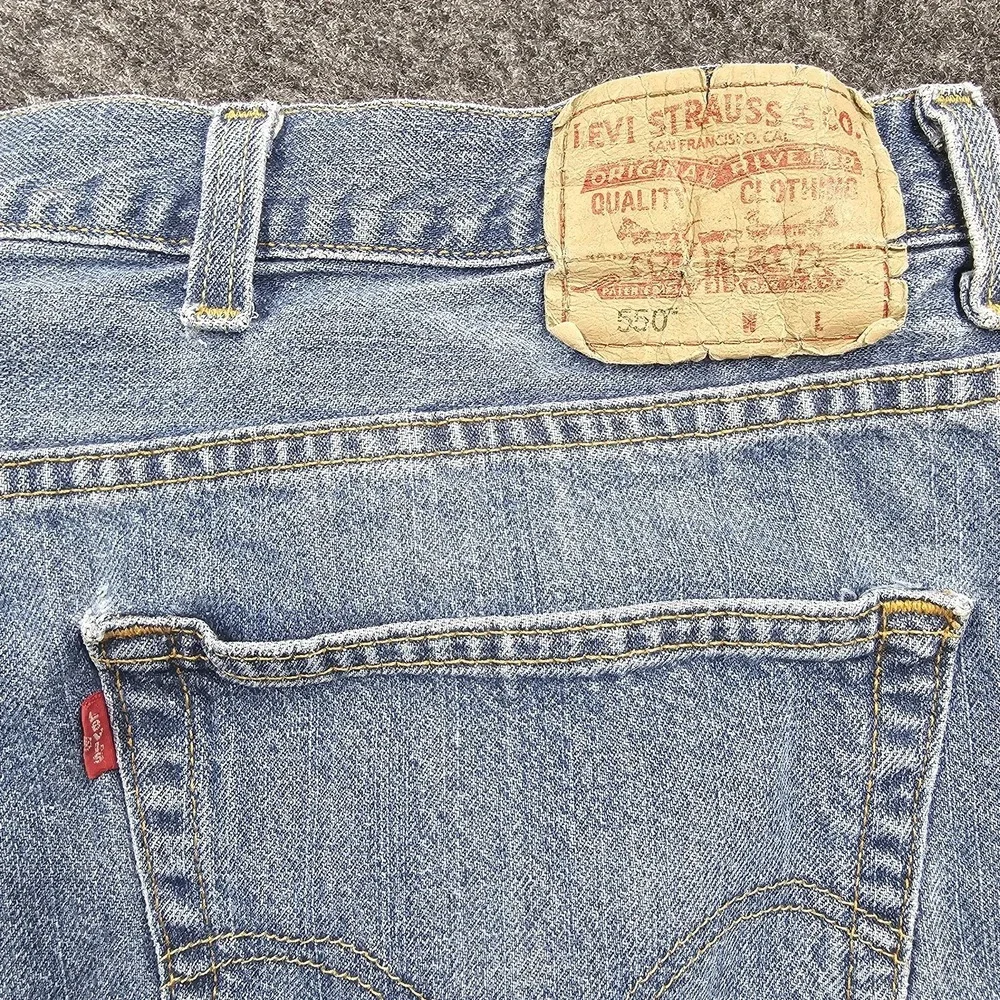 Levi's 550 Relaxed Fit Denim Shorts Men's 54 Light Wash Blue 10